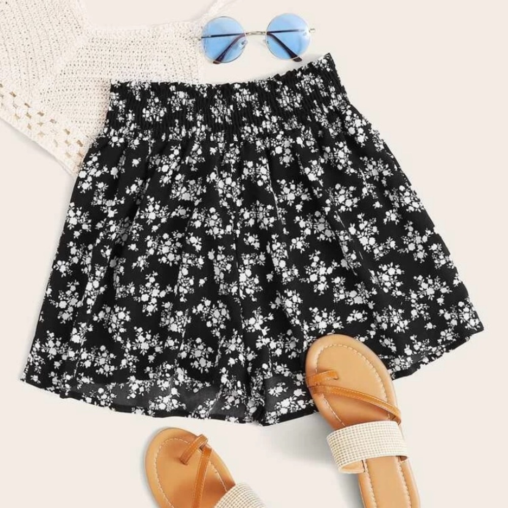 Wide leg flowy shorts NWOT